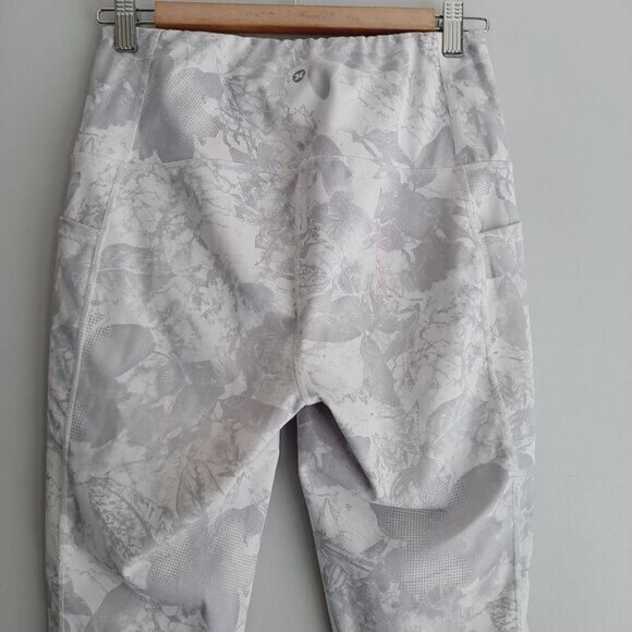 RBX Active Crop Capri Athletic Leggings Abstract Print Grey White Pockets Sz M - Picture 10 of 15